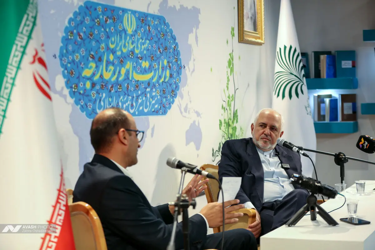 میهمان غرفه انتشارات اطلاعات در سی و ششمین نمایشگاه بین المللی کتاب