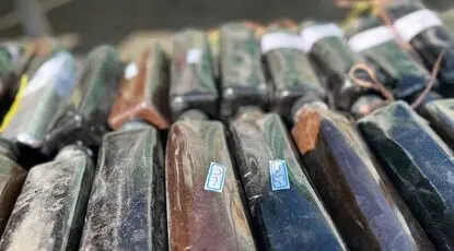 کشف انبوه مواد مخدر توسط پلیس + ببینید 