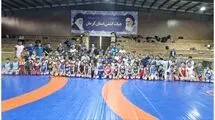 قهرمان سنگین‌وزن جهان در جمع کشتی‌گیران کرمانی