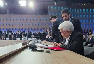 عارف سند همکاری‌های شانگهای را امضا کرد