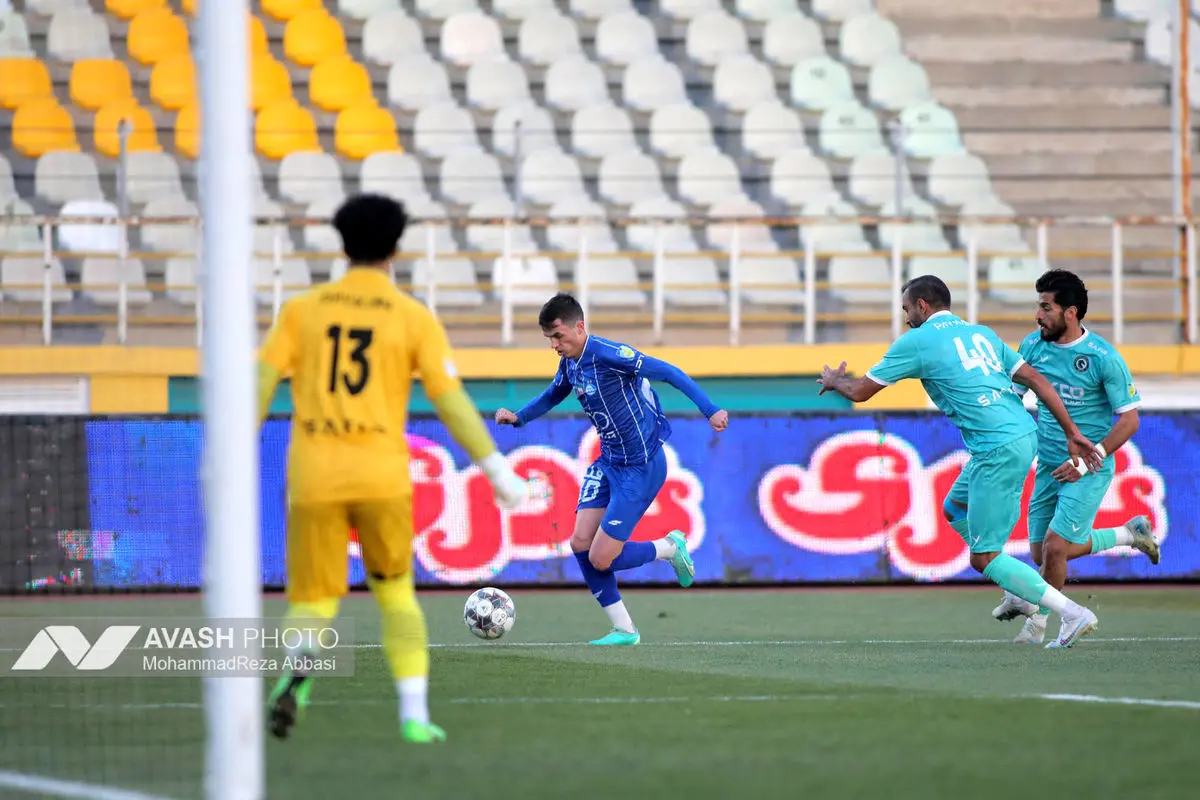 دیدار تیم های فوتبال استقلال تهران و پیکان