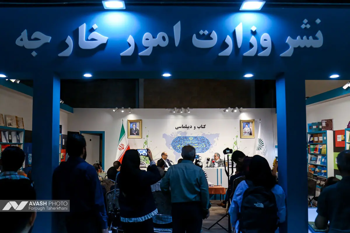 حضور مجید تخت روانچی در نمایشگاه بین المللی کتاب تهران