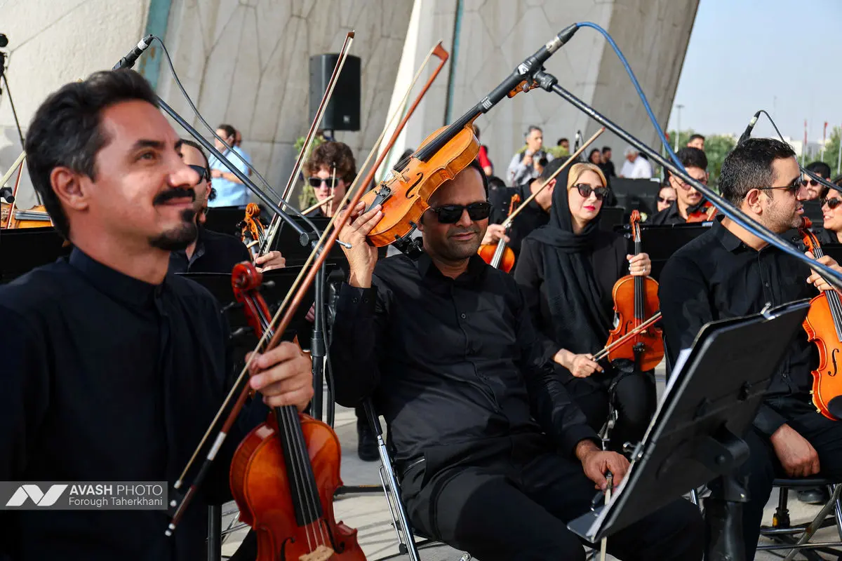 اجرای ارکستر سمفونیک تهران در میدان آزادی