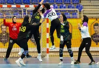 شکست هندبال استقلال در اصفهان