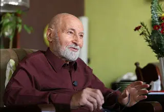 اگر مشکلات داخلی را حل کنیم، در سیاست خارجی روزنه باز می‌شود/ طرف خارجی امیدوار به سرنگونی است