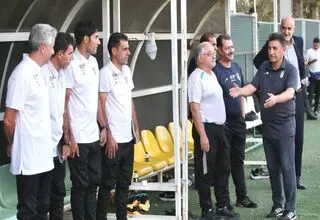 قلعه‌نویی به کل فوتبال ایران دستور می‌دهد/ با این پیرمردها به جام‌جهانی برویم، فاتحه‌مان خوانده است