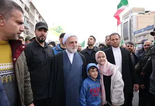 همه ملت ایران را به بیعت و اطاعت با رهبری انقلاب اسلامی فرا می‌خوانم