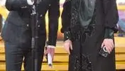 پیشنهاد عجیب المیرا شریفی‌مقدم در پخش زنده برای سرگرم کردن مردم!+ویدیو