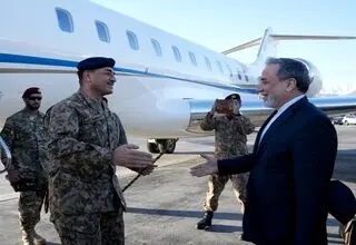 فرمانده ارتش پاکستان با استقبال عراقچی وارد تهران شد + عکس 