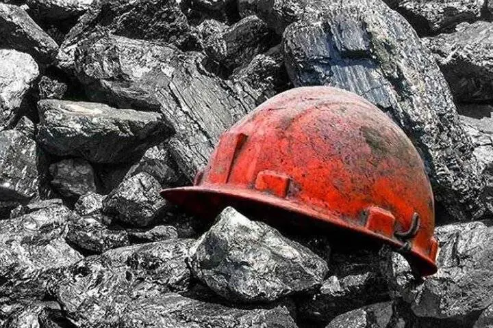 «آوارجان» روایتی از فاجعه معدن طبس و مطالبات کارگران