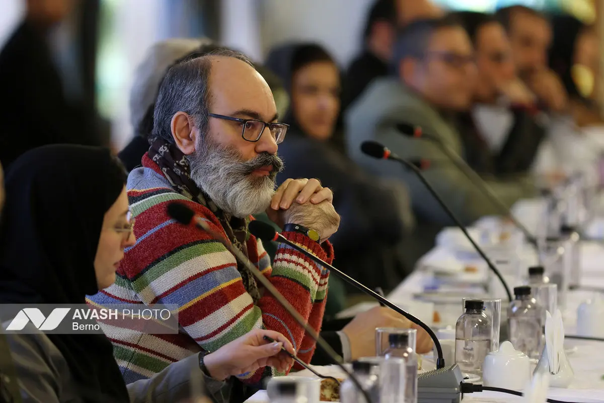 نشست جمعی از هنرمندان با معاون اول رئیس جمهور