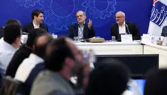 ترک کشور یا مهاجرت، راه‌حل مسائل نیست و باید ماند و کشور را آباد کرد