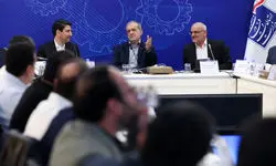 ترک کشور یا مهاجرت، راه‌حل مسائل نیست و باید ماند و کشور را آباد کرد