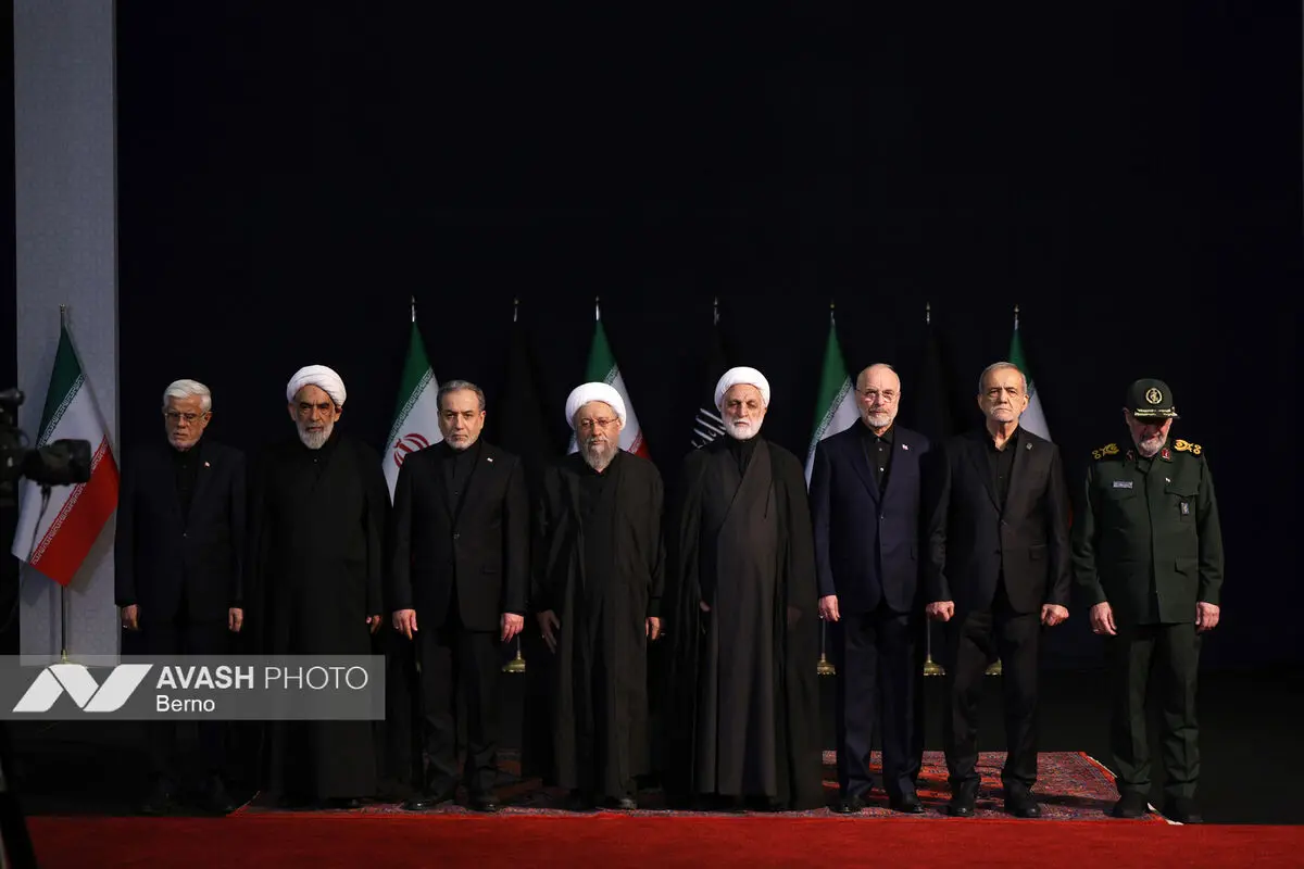 حضور سران سه قوه در مراسم ادای احترام بر پیکر رهبر شهید انقلاب