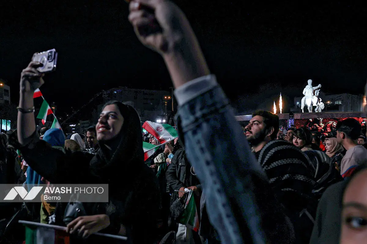 رونمایی از مجسمه «زانو زنندگان برابر ایران»