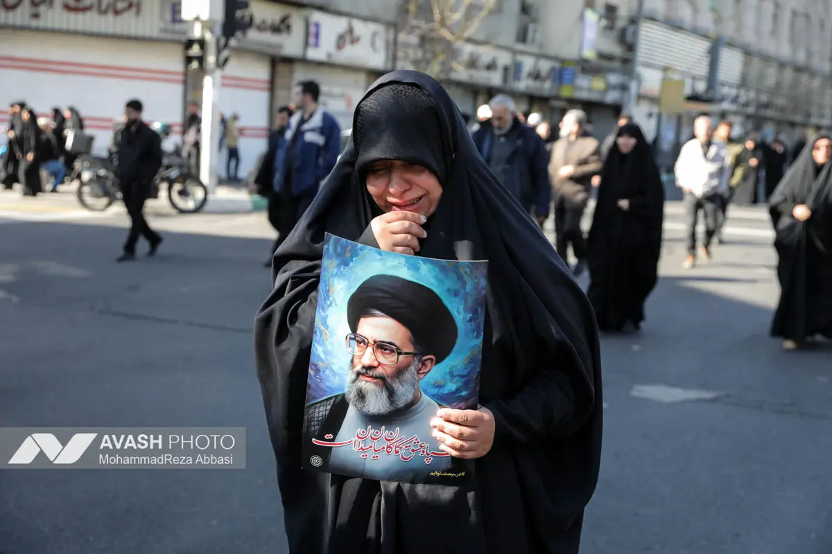 تجمع سوگواران رهبر شهید انقلاب در میدان انقلاب تهران
