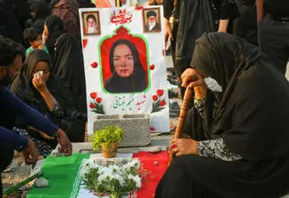 ۱۳ بدر خانواده‌های مینابی در کنار مزار فرزندان شهیدشان