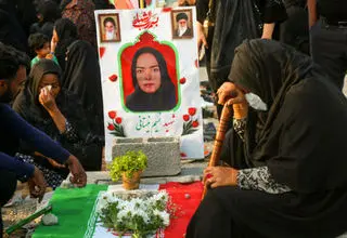 ۱۳ بدر خانواده‌های مینابی در کنار مزار فرزندان شهیدشان