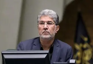رسایی و ثابتی برای خودشان گفتند بنزین گران نمی‌شود