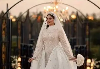 طراحی خلاقانه کارت عروسی مریم مومن بر روی شیشه+عکس