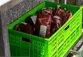کنترل قیمت گوشت در بازار با افزایش عرضه شدنی است