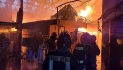 حریق گسترده انبار چوب در مشهد مهار شد