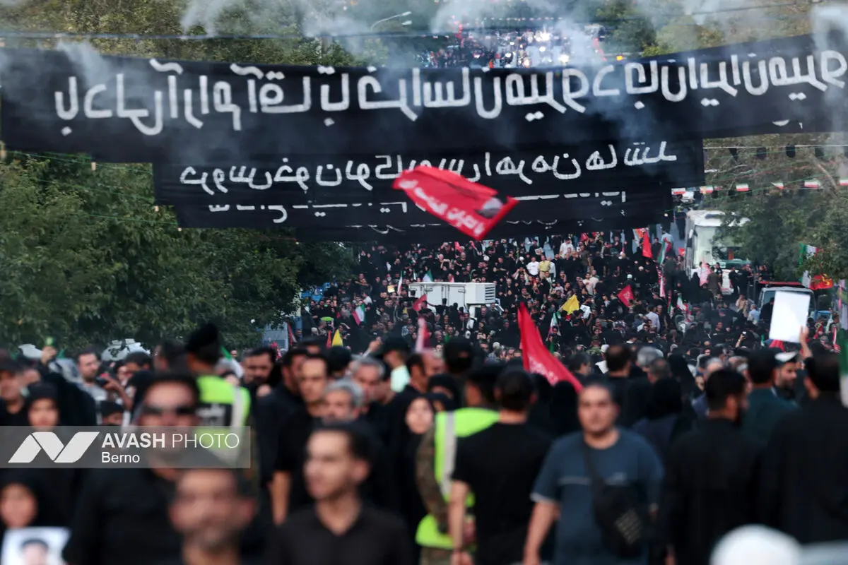 مراسم وداع با رهبر شهید انقلاب و اقامه نماز بر پیکرهای مطهر شهدا - ۲