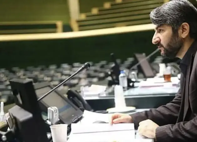 افرادی که ماهانه 20، 30 میلیون درآمد دارند، از درمان منصرف می‌شوند 