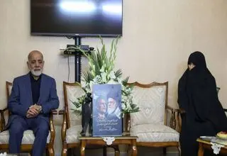 سرلشکر عبداللهی با خانواده شهید شیرازی دیدار کرد