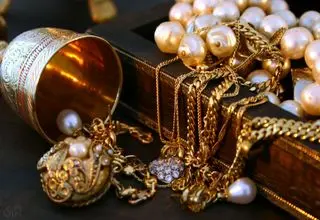 اعلام قیمت طلا و سکه در بازار؛ هر گرم طلای ۱۸عیار ۱۱ میلیون و ۲۲۸ هزار تومان