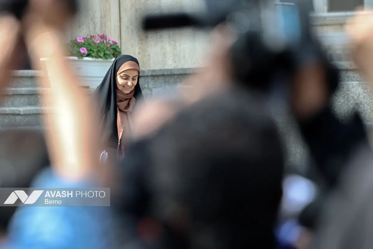 اعضای هیأت دولت در جمع خبرنگاران