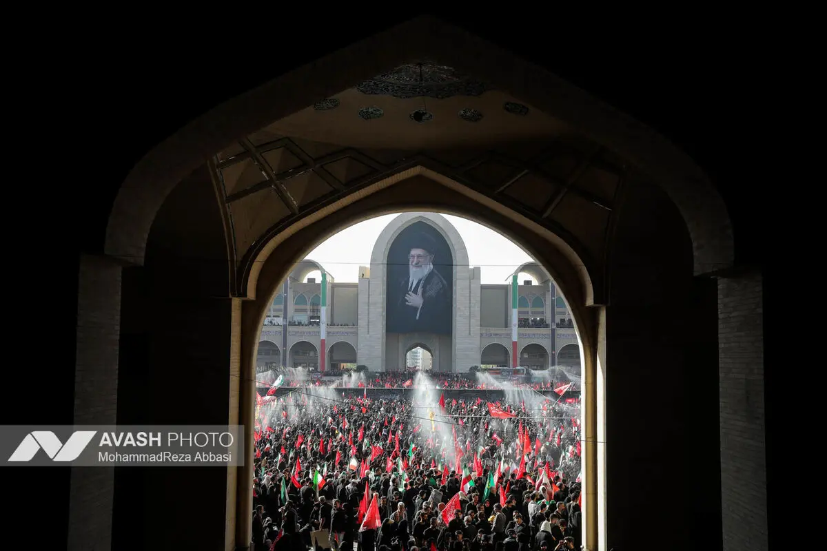 اقامه نماز بر پیکر رهبر شهید انقلاب در مصلای تهران