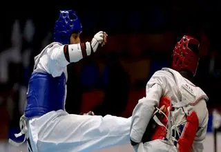 بازیکن فوتبال برای تکواندوی ناشنوایان حکم گرفت