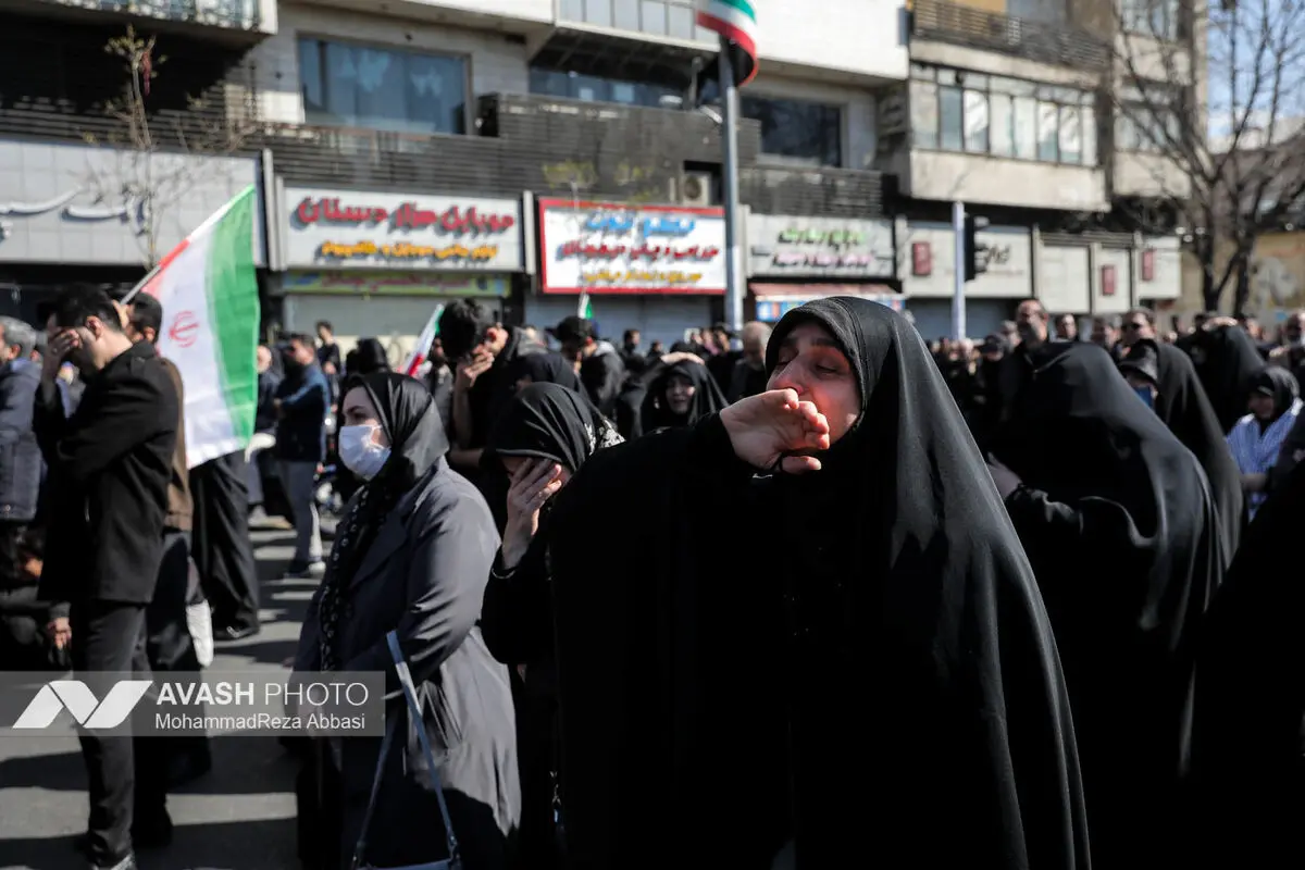 تجمع سوگواران رهبر شهید انقلاب در میدان انقلاب تهران