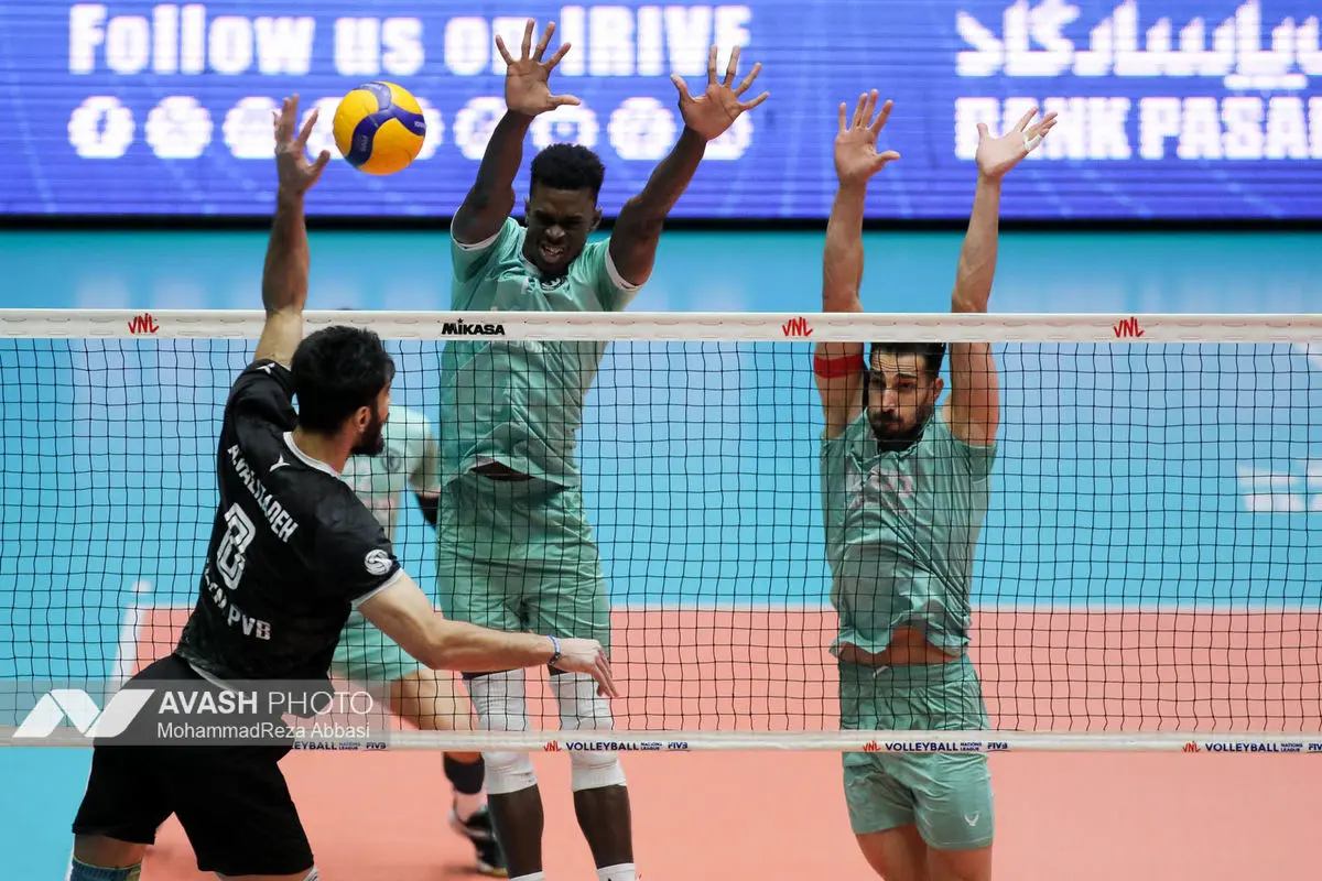 دیدار تیم های والیبال پیکان تهران و رازین پلیمر