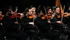 ارکستر خالقی روی صحنه تالار وحدت می‌رود