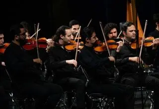 ارکستر خالقی روی صحنه تالار وحدت می‌رود