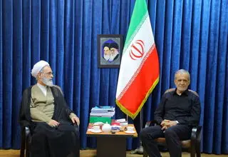 پزشکیان با آیت الله اعرافی دیدار کرد 