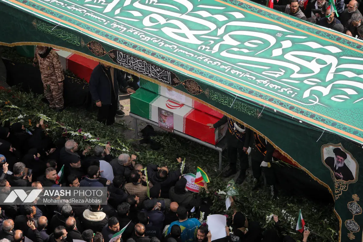 تشییع پیکر ۳۵ شهید جنگ رمضان در تهران -۲