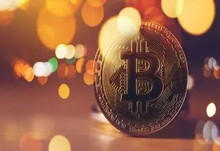 جدول قیمت انواع رمزارزها؛ معامله بیت‌کوین در محدوده ۷۰ تا ۷۱ هزار دلار