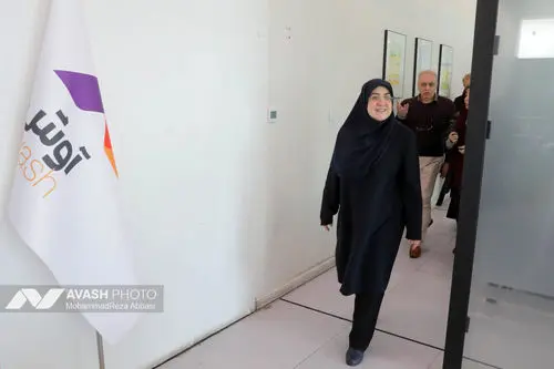 بازدید فاطمه مهاجرانی سخنگوی دولت از تحریریه آوش 