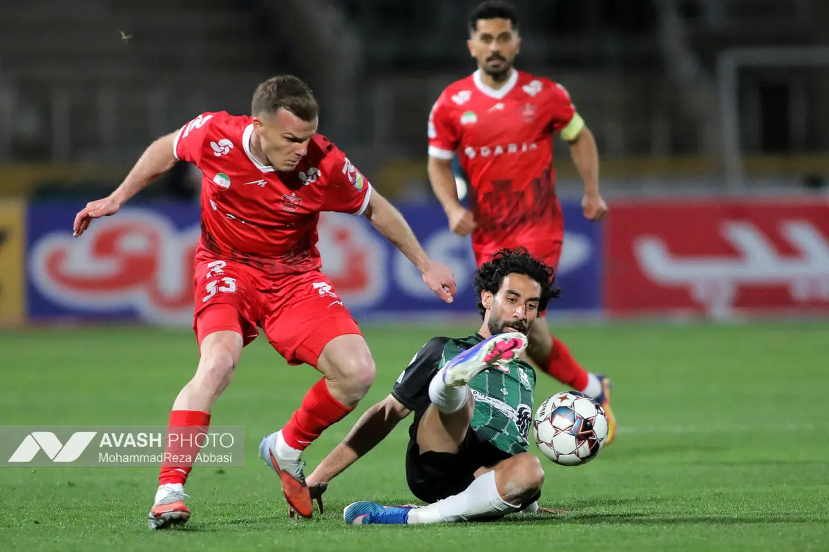 دیدار تیم های فوتبال  پرسپولیس تهران و خیبر خرم آباد