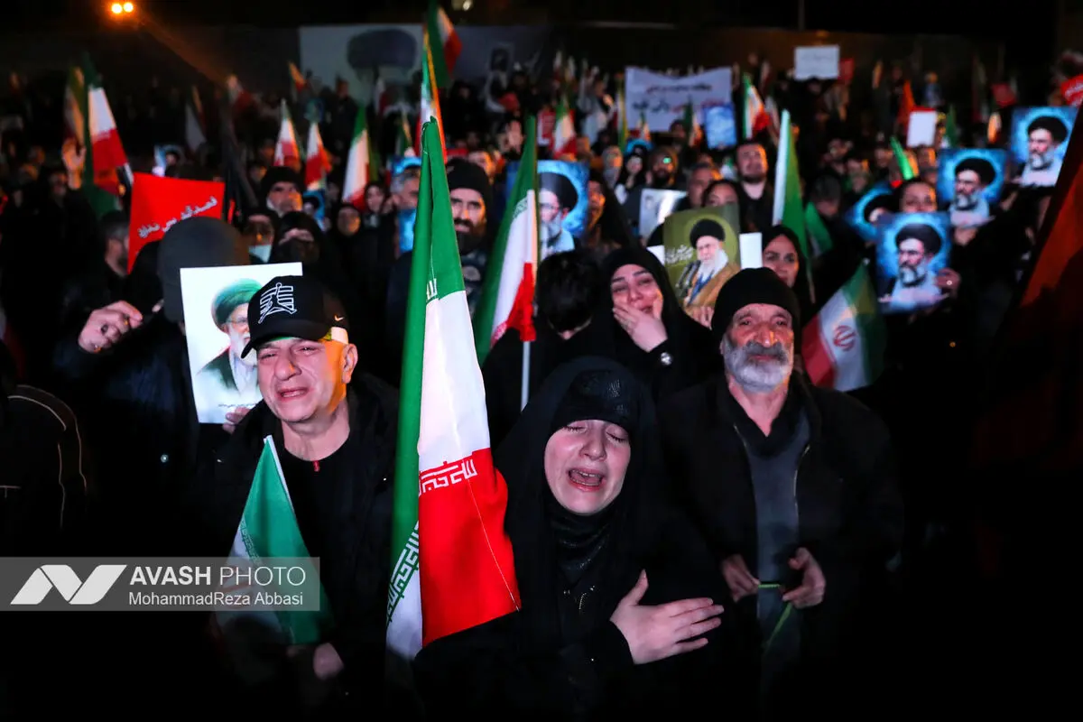 هفتمین شب تجمع مردم تهران در سوگ رهبر شهید