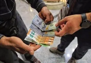 کاهش ۰.۵ درصدی دلار آمریکا 