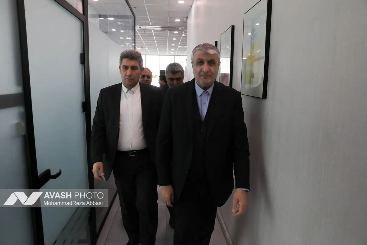 بازدید محمد اسلامی رئیس سازمان انرژی اتمی از تحریریه آوش