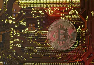 معامله بیت‌کوین تا ۵۰ درصد پایین‌تر از رکورد تاریخی خود+جدول نرخ انواع رمزارزها