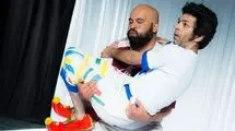 «به کفشات نگاه کن!» به تماشاخانه لبخند می‌رود
