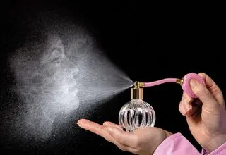 چگونه عطر خود را روی بدن ماندگار کنیم؟!