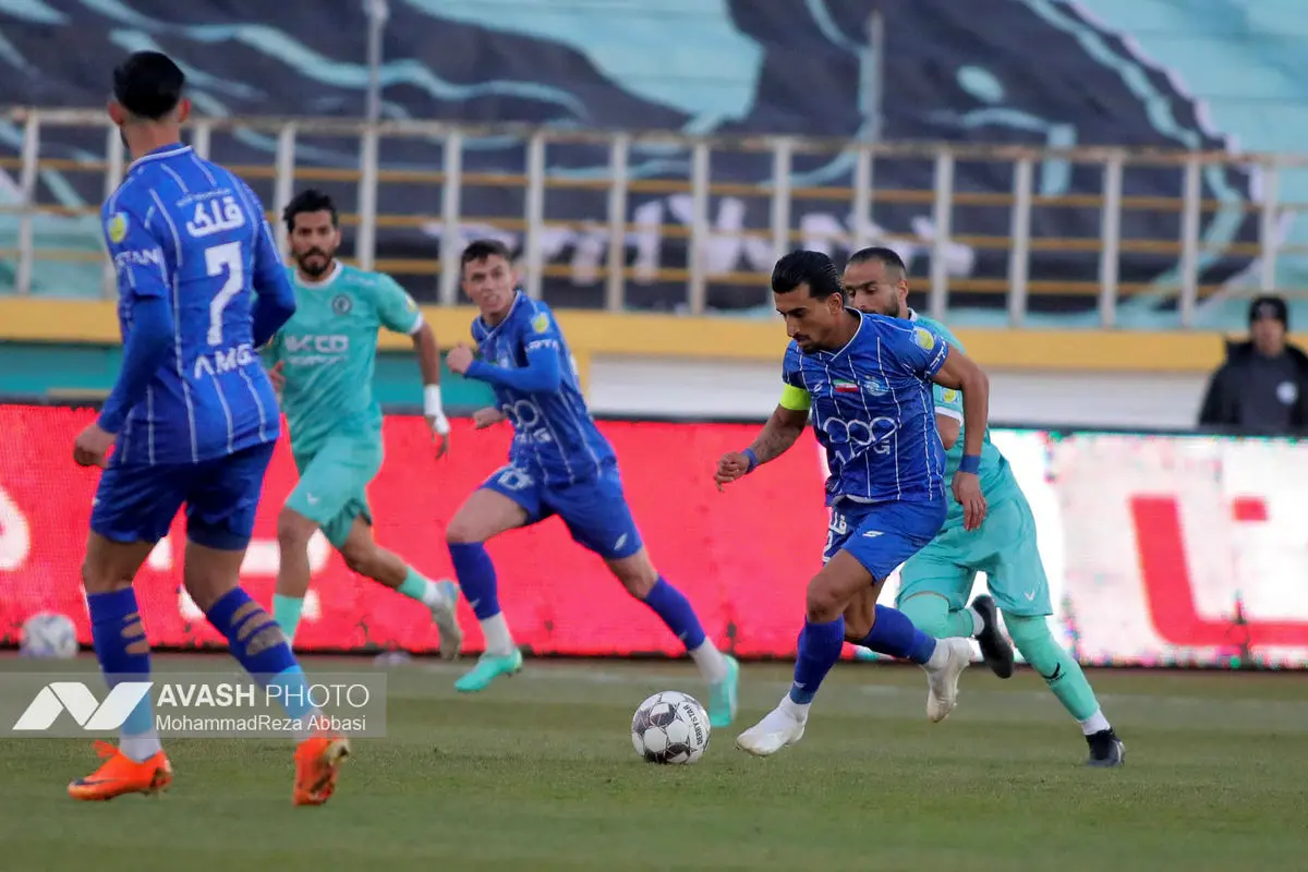 دیدار تیم های فوتبال استقلال تهران و پیکان