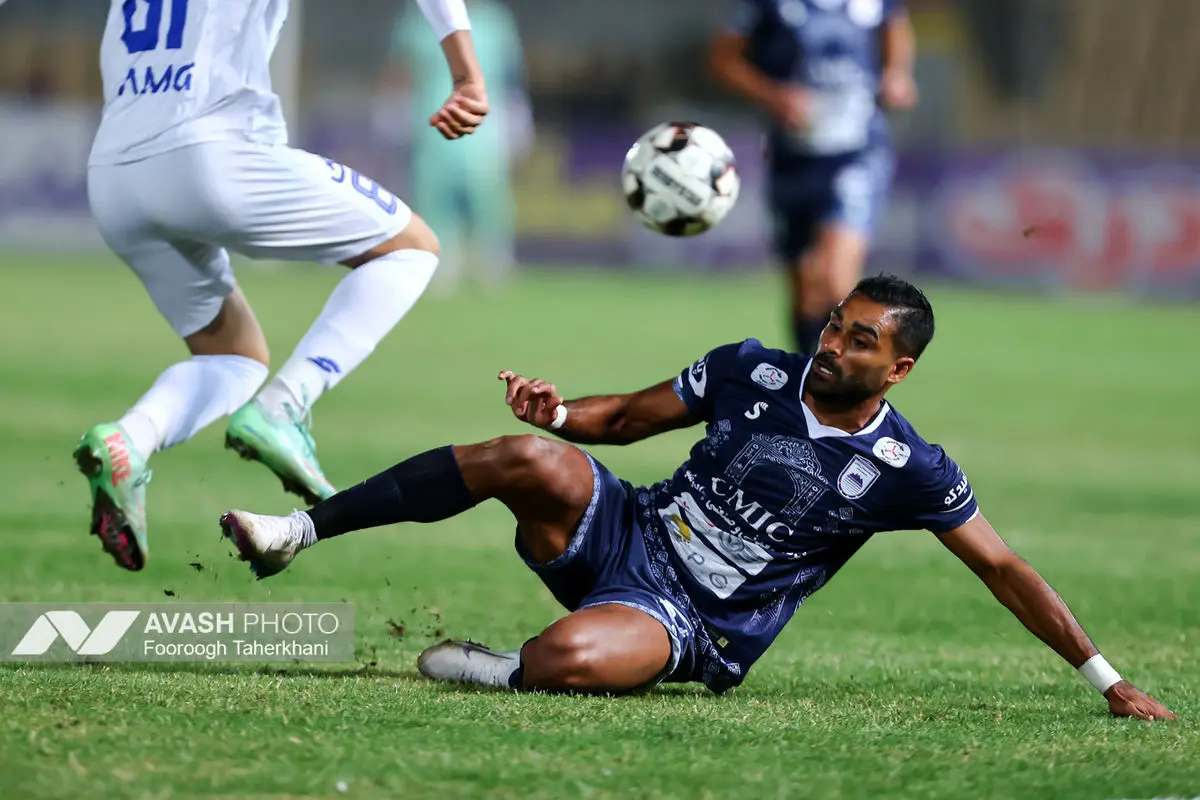 لیگ برتر فوتبال - استقلال و چادرملو